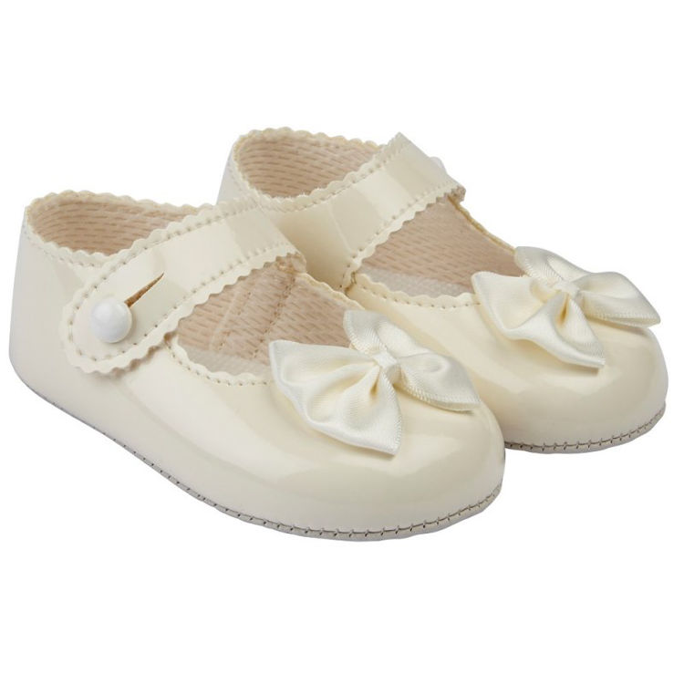 Picture of B604: BABY GIRLS SOFT SOLED SHOE-IVORY (SHOE SIZES: 0-4)